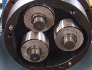 Thread Roller in the machine head